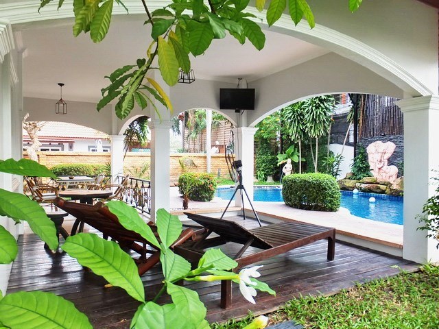 House for rent East Pattaya showing the covered terrace 