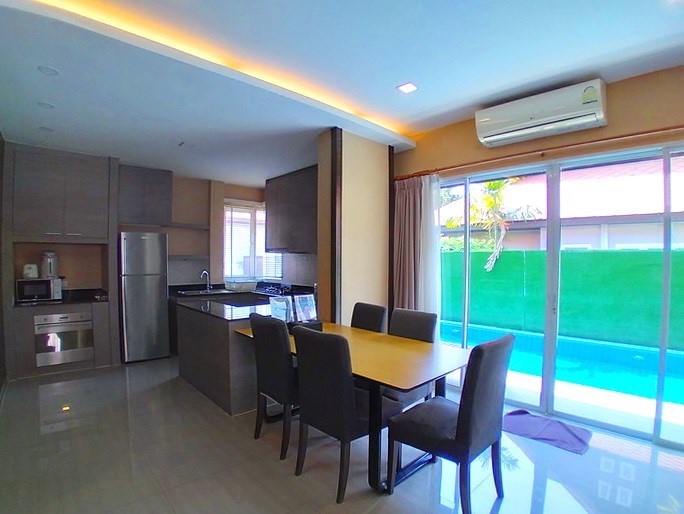 House for rent East Pattaya showing the dining and kitchen areas 