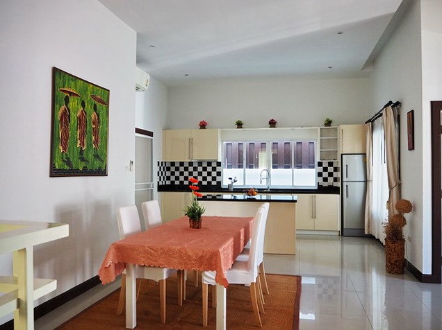 House for rent East Pattaya showing the kitchen and dining areas 
