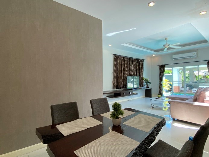 House for rent East Pattaya showing the dining and living areas 