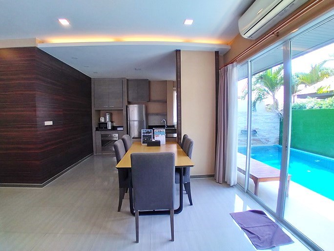 House for rent East Pattaya showing the dining area 