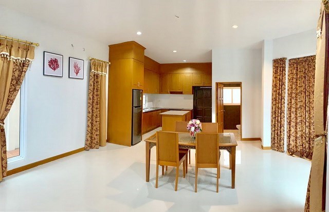 House for Rent East Pattaya showing the dining and kitchen and house bathroom House for Rent East Pattaya showing the dining and kitchen and house bathroom