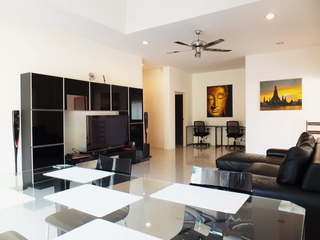 House for rent East Pattaya showing the dining, living and office areas 