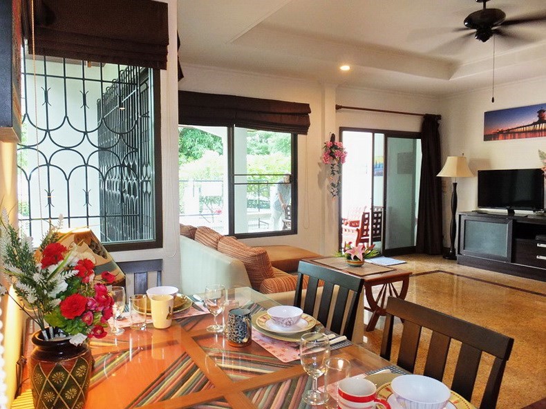 House for rent East Pattaya showing the dining, living and covered terrace 