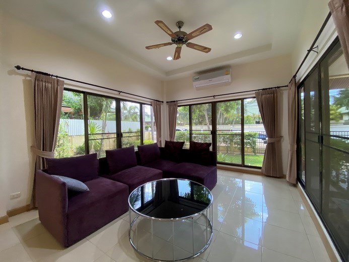 House for rent East Pattaya showing the first living area 