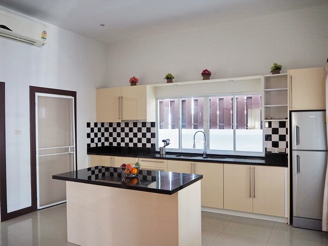 House for rent East Pattaya showing the kitchen House for rent East Pattaya showing the kitchen