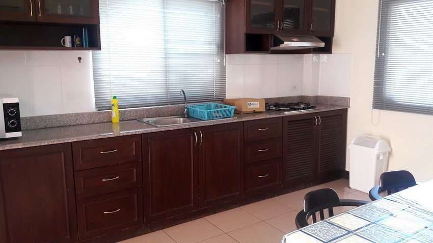 House for rent East Pattaya showing the kitchen