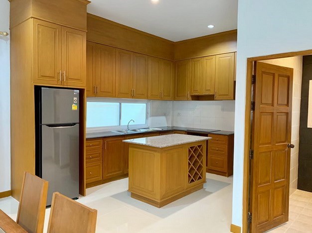 House for Rent East Pattaya showing the kitchen House for Rent East Pattaya showing the kitchen