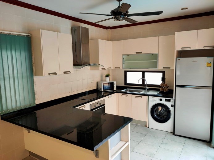 House for rent East Pattaya showing the kitchen 