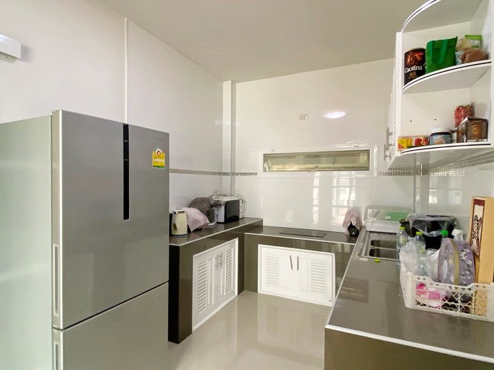 House for rent East Pattaya showing the kitchen 