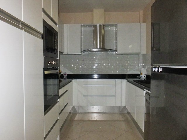 House for Rent East Pattaya showing the kitchen 