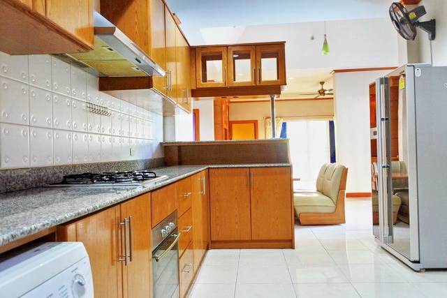 House for rent East Pattaya showing the kitchen area