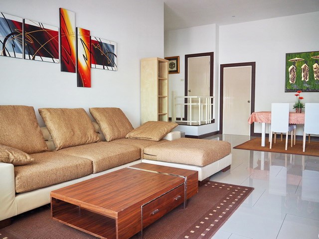 House for rent East Pattaya showing the living and dining areas House for rent East Pattaya showing the living and dining areas