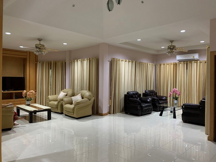 House for rent East Pattaya showing the living areas House for rent East Pattaya showing the living areas
