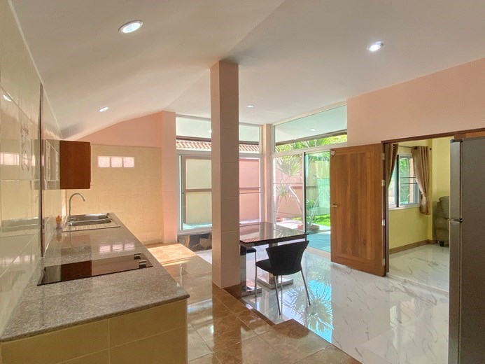 House for rent East Pattaya showing the kitchen, dining and living areas 