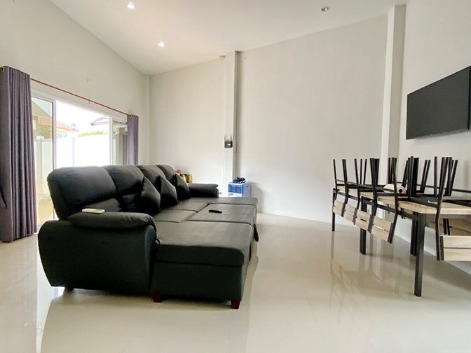 House for rent East Pattaya showing the living room 