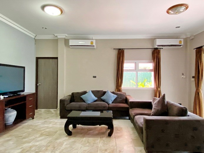 House for rent East Pattaya showing the living room 