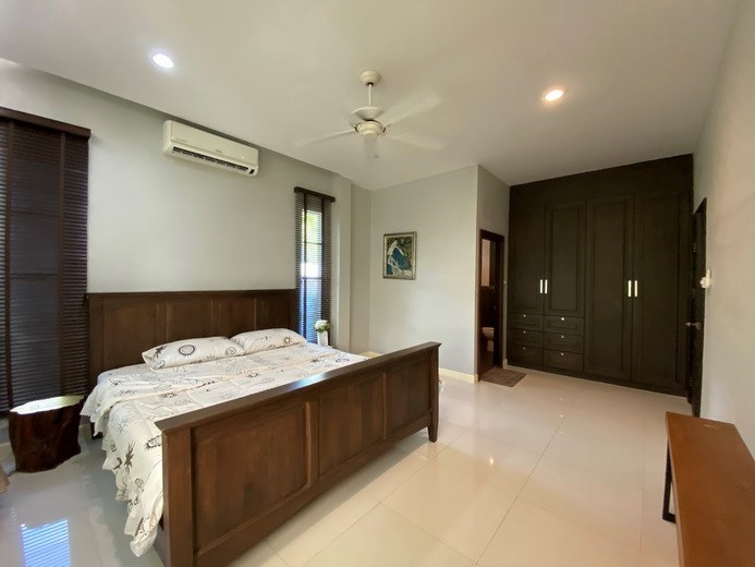 House for rent East Pattaya showing the master bedroom 