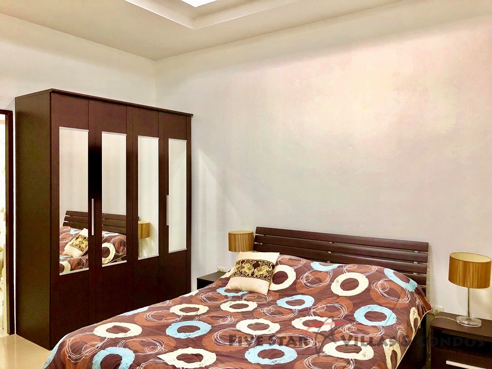 house for rent East Pattaya showing the master bedroom suite 