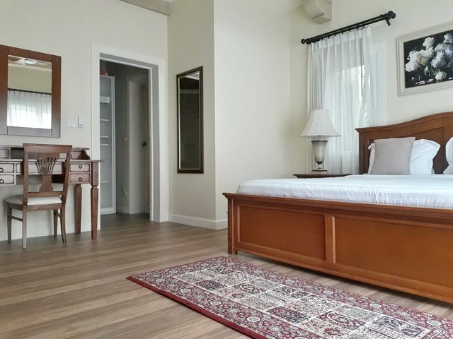 House For rent East Pattaya showing the master bedroom suite House For rent East Pattaya showing the master bedroom suite