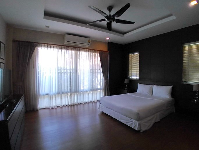 House for rent East Pattaya showing the master bedroom 