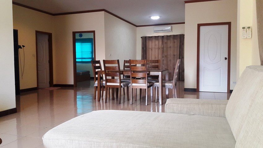 House for rent East Pattaya showing the open plan living area 