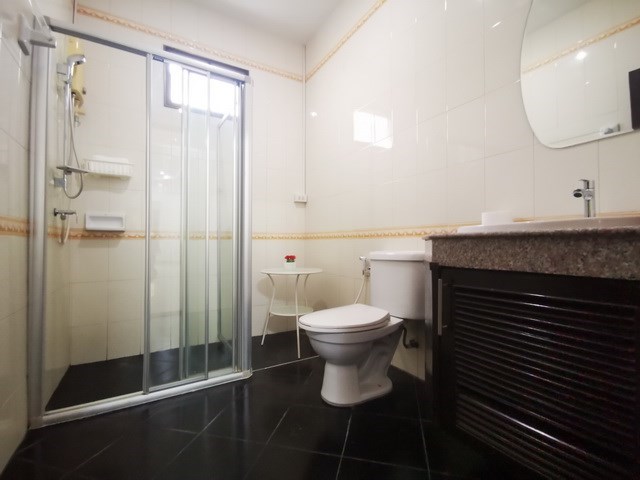 House for rent East Pattaya showing the second bathroom 