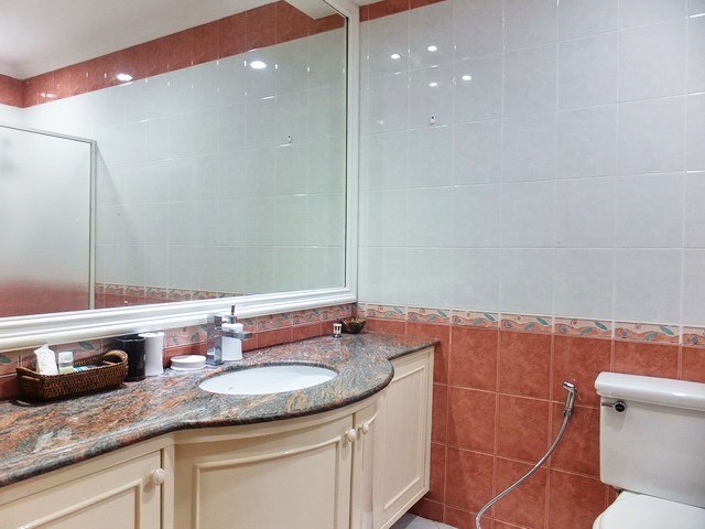 House for rent East Pattaya showing the second bathroom 