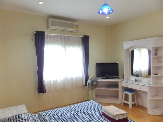 House for Rent East Pattaya showing the second bedroom with furniture 