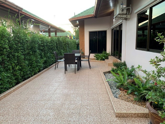 House for rent East Pattaya showing the terrace House for rent East Pattaya showing the terrace