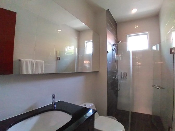 House for rent East Pattaya showing the second bathroom  