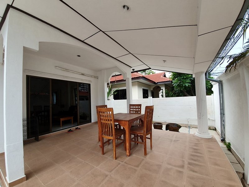 House for rent Jomtien showing the covered terrace