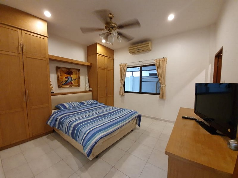 House for rent Jomtien showing the master bedroom suite House for rent Jomtien showing the master bedroom suite