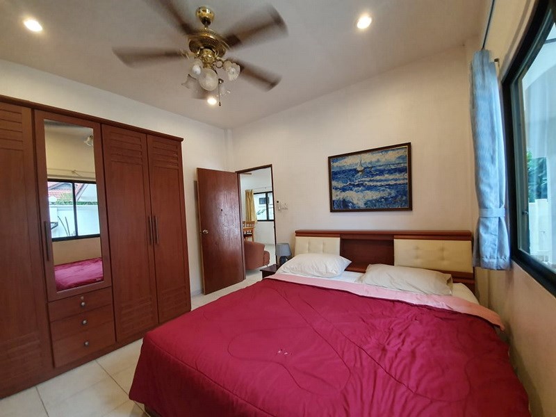 House for rent Jomtien showing the second bedroom with built-in wardrobes 