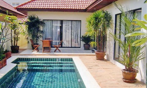 House for rent Jomtien View Talay Villas showing the house and pool House for rent Jomtien View Talay Villas showing the house and pool