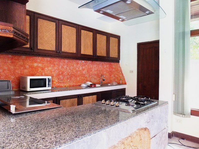 House for rent Mabprachan Pattaya showing the kitchen 