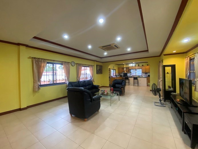 House for rent Mabprachan Pattaya showing the living and kitchen areas 