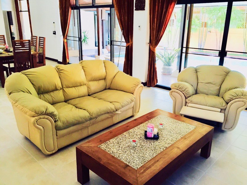 House for rent Mabprachan Pattaya showing the living and dining areas pool view 