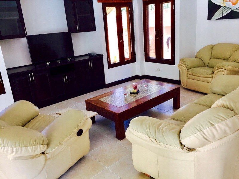 House for rent Mabprachan Pattaya showing the living room House for rent Mabprachan Pattaya showing the living room