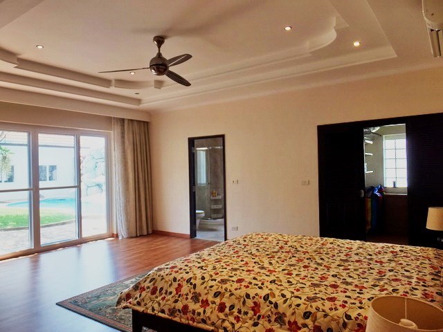 House for rent East Pattaya showing the master bedroom suite with pool view 