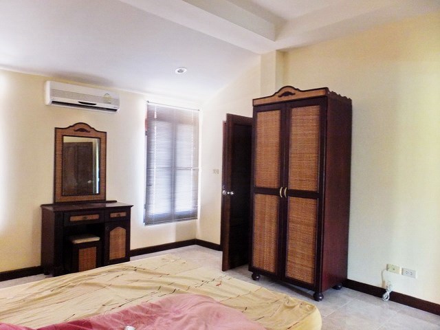 House for rent Mabprachan Pattaya showing the second bedroom suite 