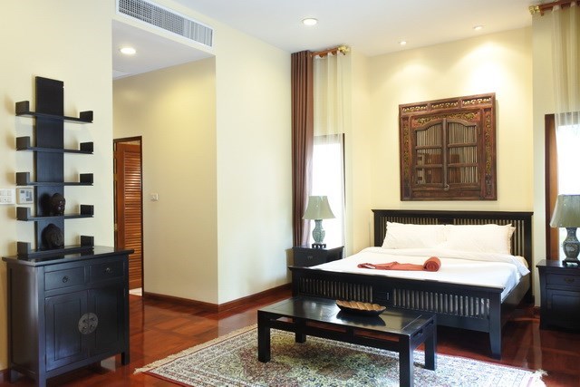 House for sale Na Jomtien showing the second bedroom suite 