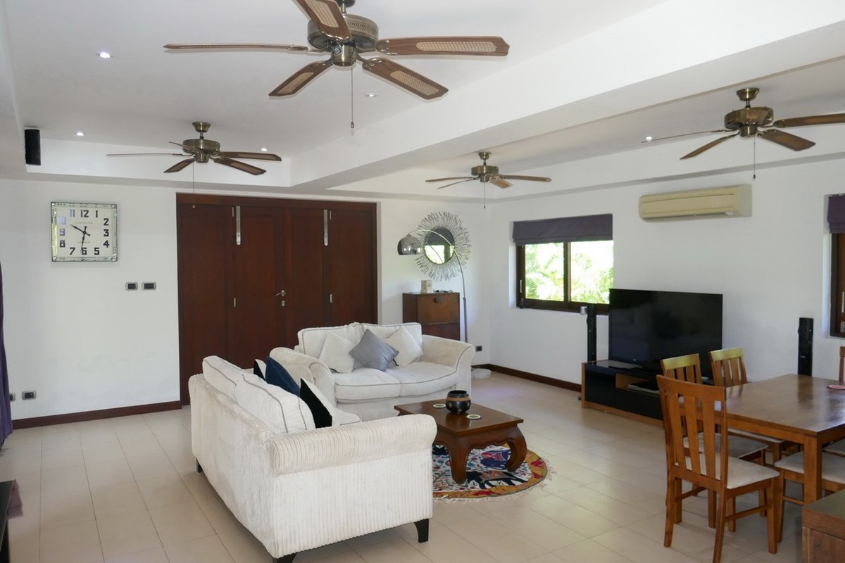 House for rent Pattaya Bangsaray showing the living area House for rent Pattaya Bangsaray showing the living area