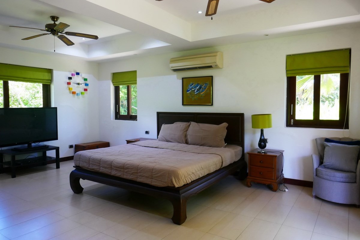 House for rent Pattaya Bangsaray showing the master bedroom House for rent Pattaya Bangsaray showing the master bedroom