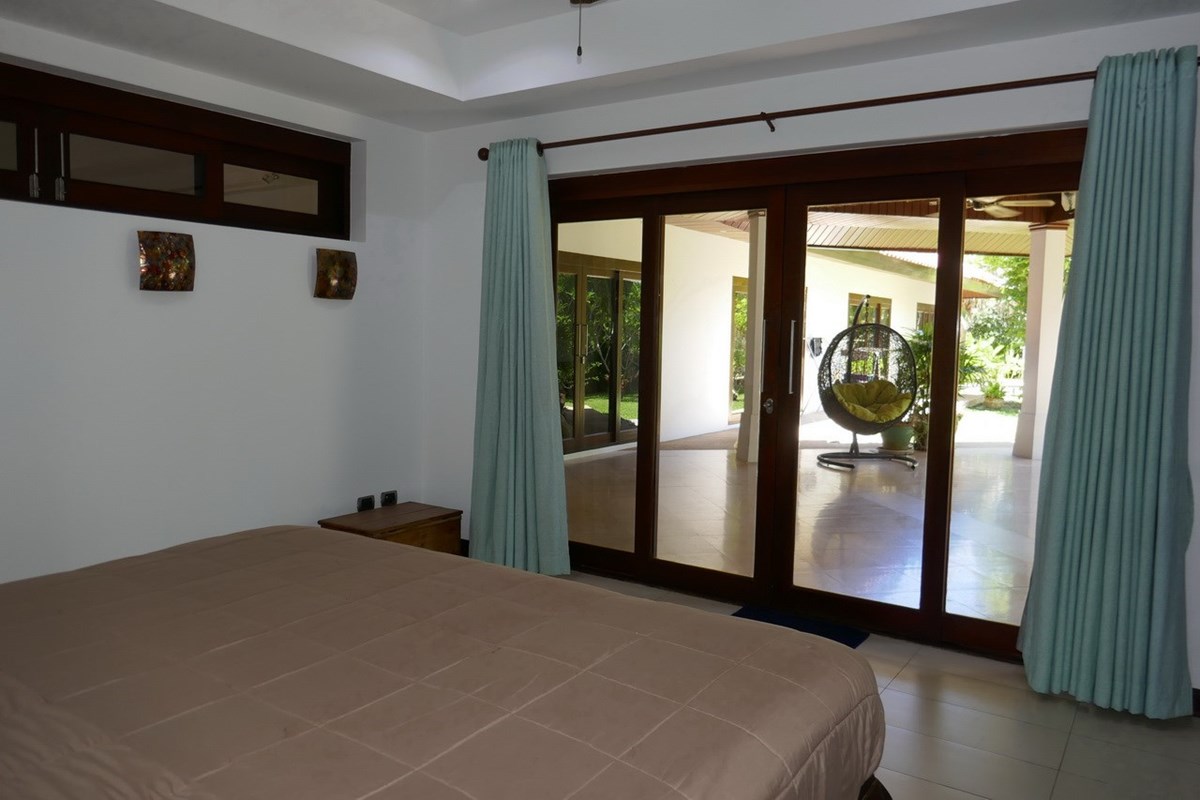 House for rent Pattaya Bangsaray showing the second bedroom and terrace House for rent Pattaya Bangsaray showing the second bedroom and terrace