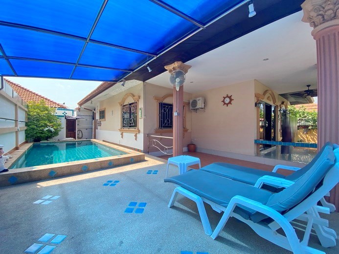 House for rent Pattaya showing the covered terrace, carport and pool 