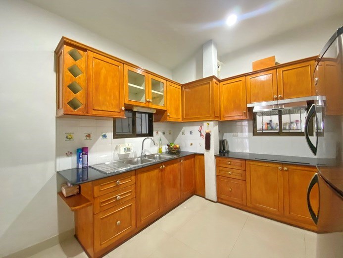 House for rent Pattaya showing the kitchen 