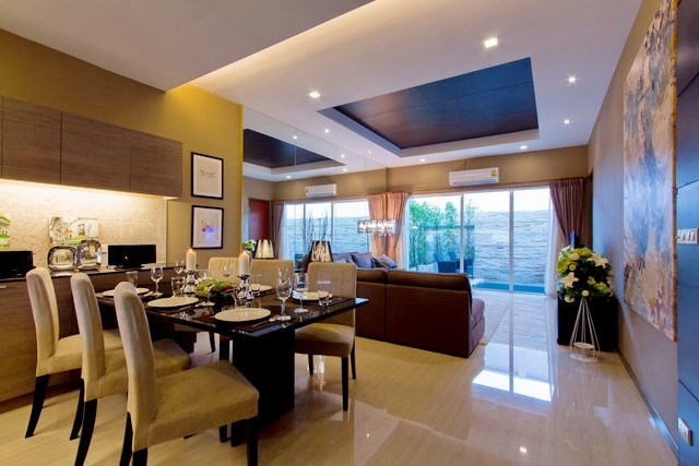 House for rent East Jomtien showing the living and dining areas House for rent East Jomtien showing the living and dining areas
