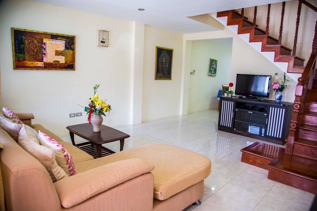 House for rent Pratumnak Pattaya showing the living room