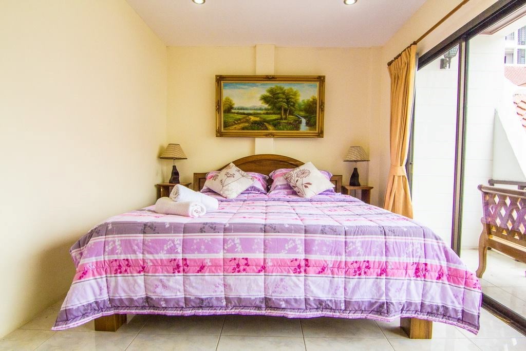 House for rent Pratumnak Pattaya showing the master bedroom